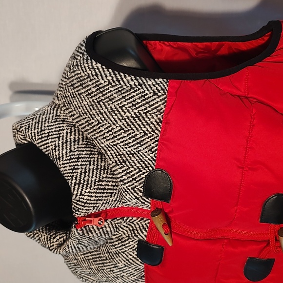 Women's red puffer vest by 'Ruff Hewn'. Size PXL - Picture 4 of 10